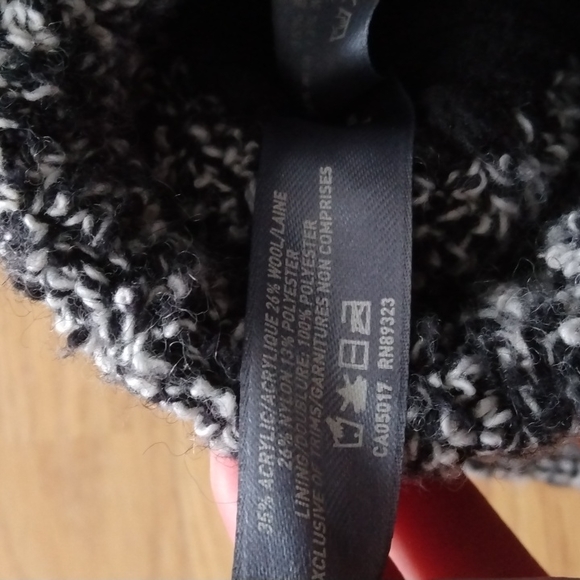 Roots Marled Knit Wool Mittens - Picture 5 of 6